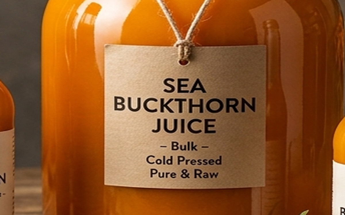 Macro label detail Cold-Pressed Pure and Raw